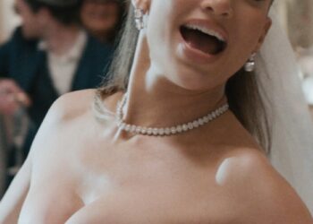 We ‘Can’t Get Enough’ of JLo Beauty’s New GLOW + GET IT Mist