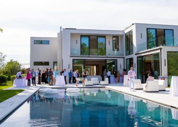 Spotlight Magazine Kicked Off Summer with Saunders at a Gorgeous Bridgehampton Estate