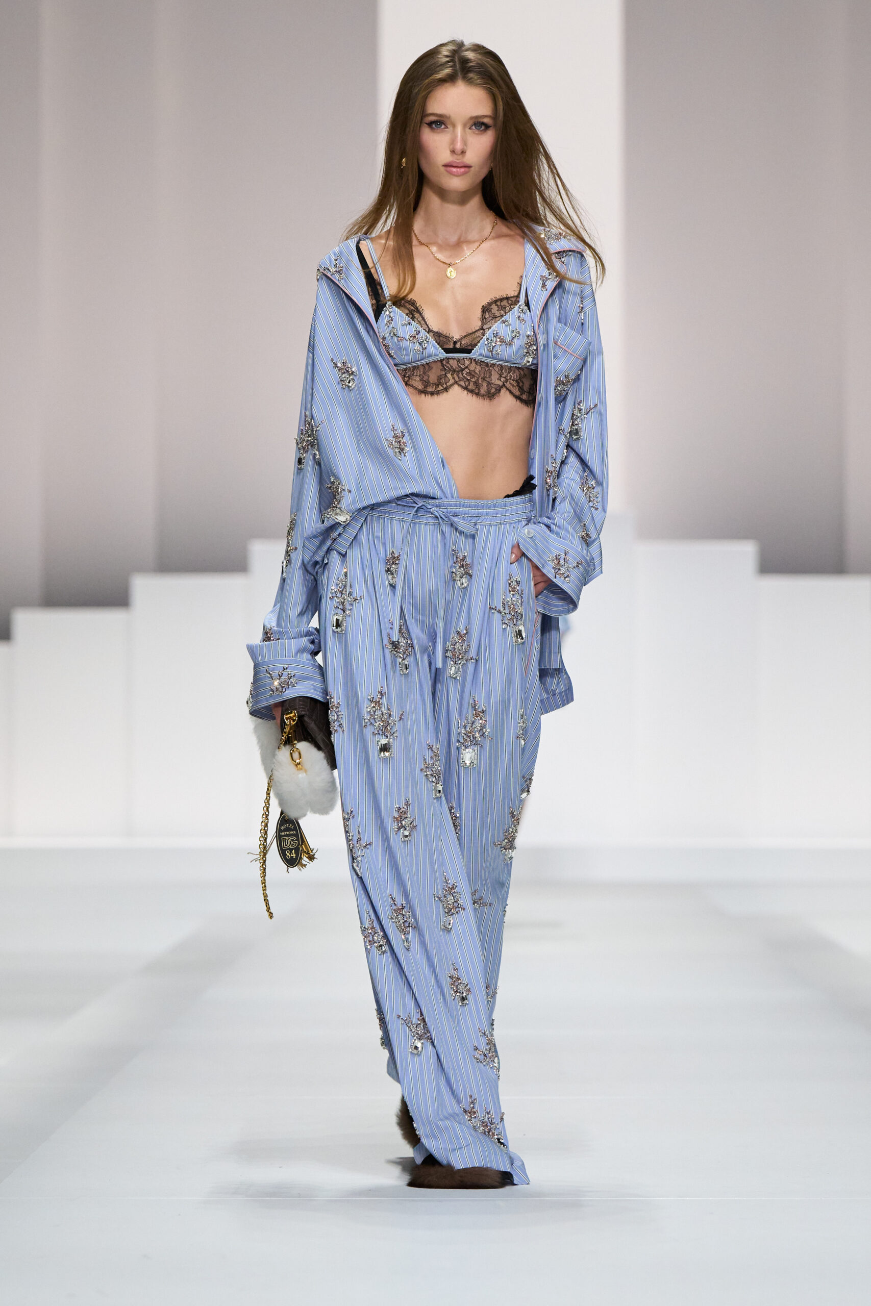 DG_WOMAN_SHOW_SUMMER_2026__PHOTO_GORUNWAY_LOOK_01