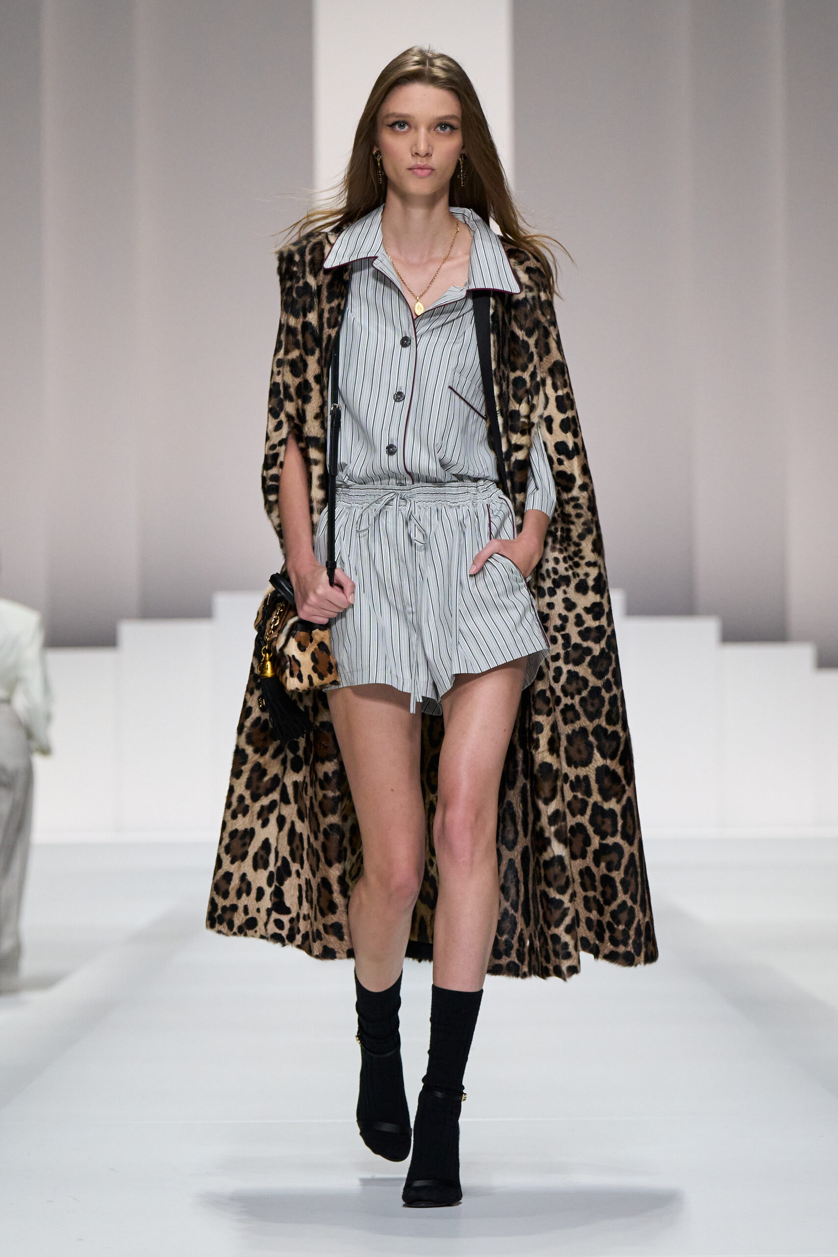 DG_WOMAN_SHOW_SUMMER_2026__PHOTO_GORUNWAY_LOOK_43