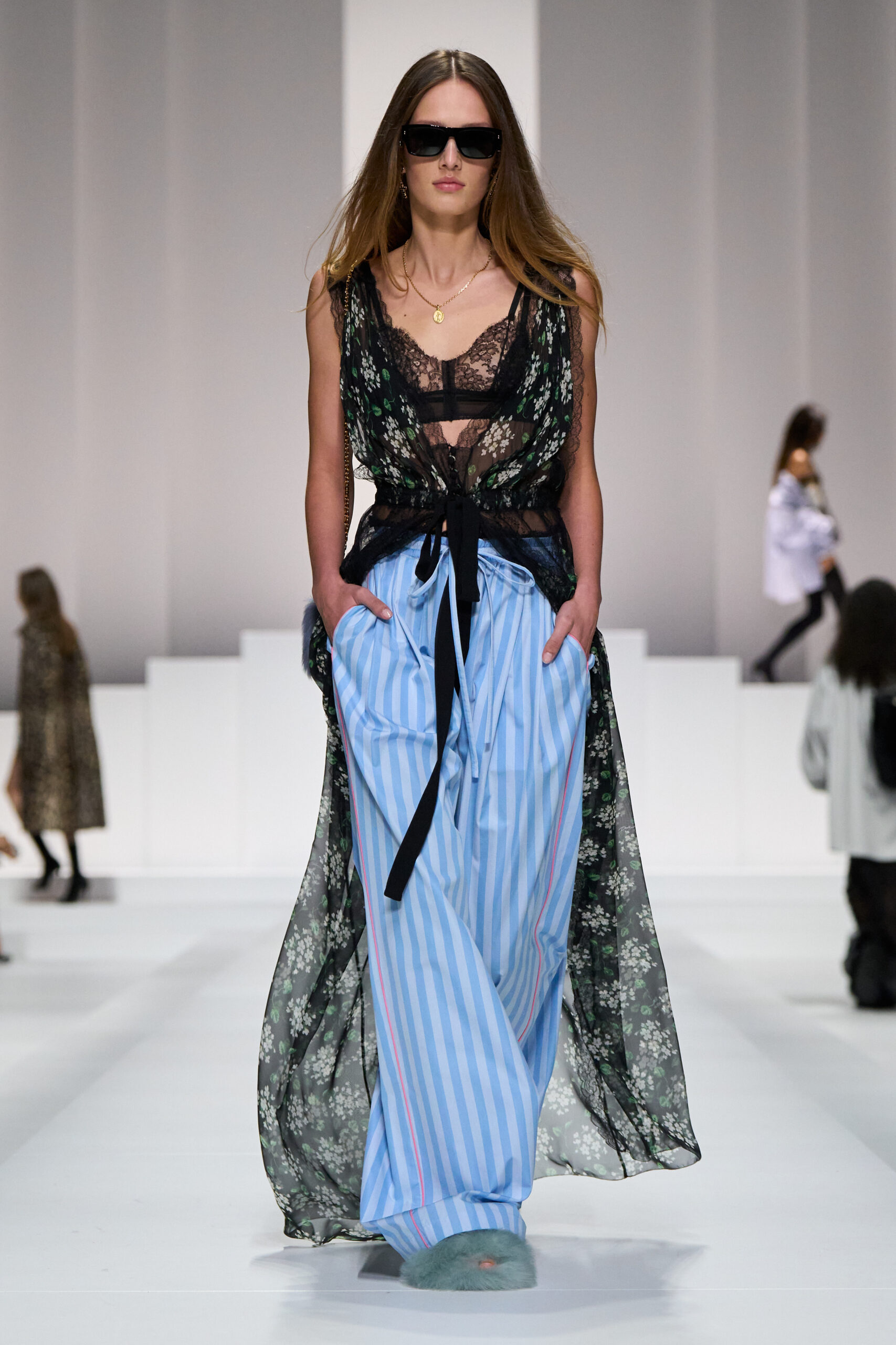 DG_WOMAN_SHOW_SUMMER_2026__PHOTO_GORUNWAY_LOOK_46