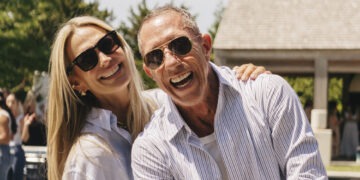 Molly Sims Celebrates YISE Beauty’s Gloss & Glow Duo Launch with Intimate Hamptons Summer Soirée