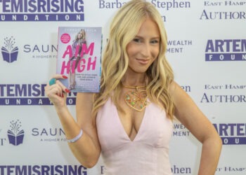 Authors Night in The Hamptons Hosts Beth Stern, Alec Baldwin, Sydney Sadick & More